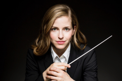 Karina Canellakis dirigiert die beiden Eröffnungskonzerte am 4. und 5. Juli. Foto: Todd Rosenberg