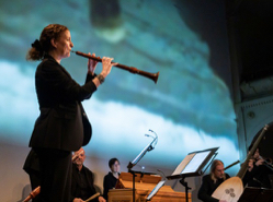 Katharina Bäuml und die Capella de la Torre. Videokunst Jean-Francois Guiton, Foto: Amin Akthar