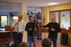 Musiker der Brandenburger Symphoniker stellen Orchesterinstrumente in Grundschulen vor. Foto: M. Heidepriem