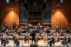 Steinmeyer-Orgel und die Augsburger Philharmoniker mit GMD Domonkos Héja, Foto: Jan-Pieter Fuhr