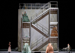 Szene aus Mozarts Così fan tutte , Foto: Wiener Staatsoper, Michael Poehn