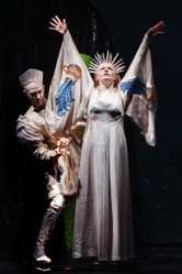Szene aus Salome von Gerald Barry mit Timur und Alison Scherzer am Theater Magdeburg. Foto: Gianmarco Bresadola