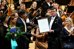 Verleihung der Ehrenurkunde an Christian Thielemann, Foto: Matthias Creutziger