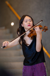 Victoria Wong stellte sich im Konzertformat Rising Stars vor und wurde als Solistin im 2. Sinfoniekonzert in Lübeck engagiert. Foto: John Grave