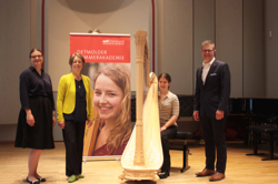 (v.l.n.r.) Venezia Fröscher-Cifolelli, Prof. Godelieve Schrama, Antonia Josephine Fischer, Arnd Paas, Foto: HfM Detmold / Plettenberg